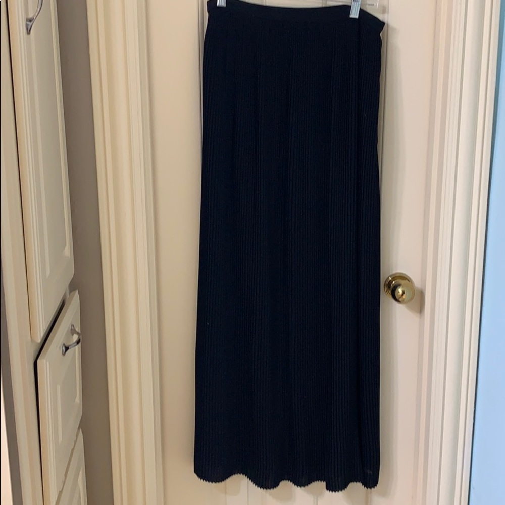 Black pleated skirt
